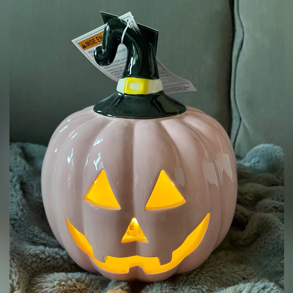 Pink Halloween Pumpkin Jack o’lantern Witch Light up Ceramic NWT 🩷🎃 - Picture 4 of 6